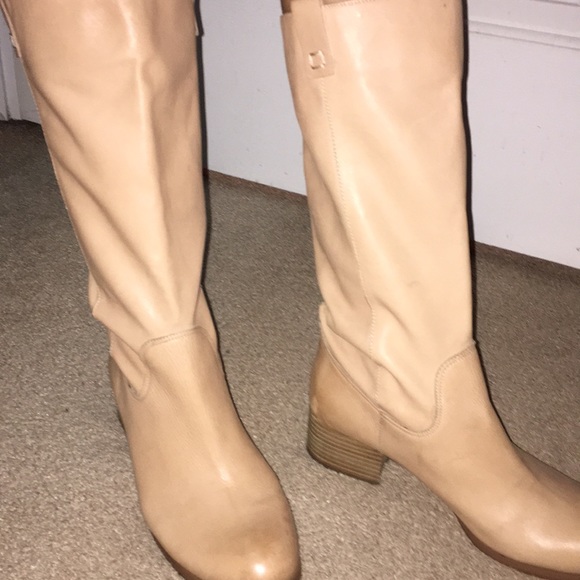 Tall boots with a small chunky heel 👢 - Picture 2 of 6